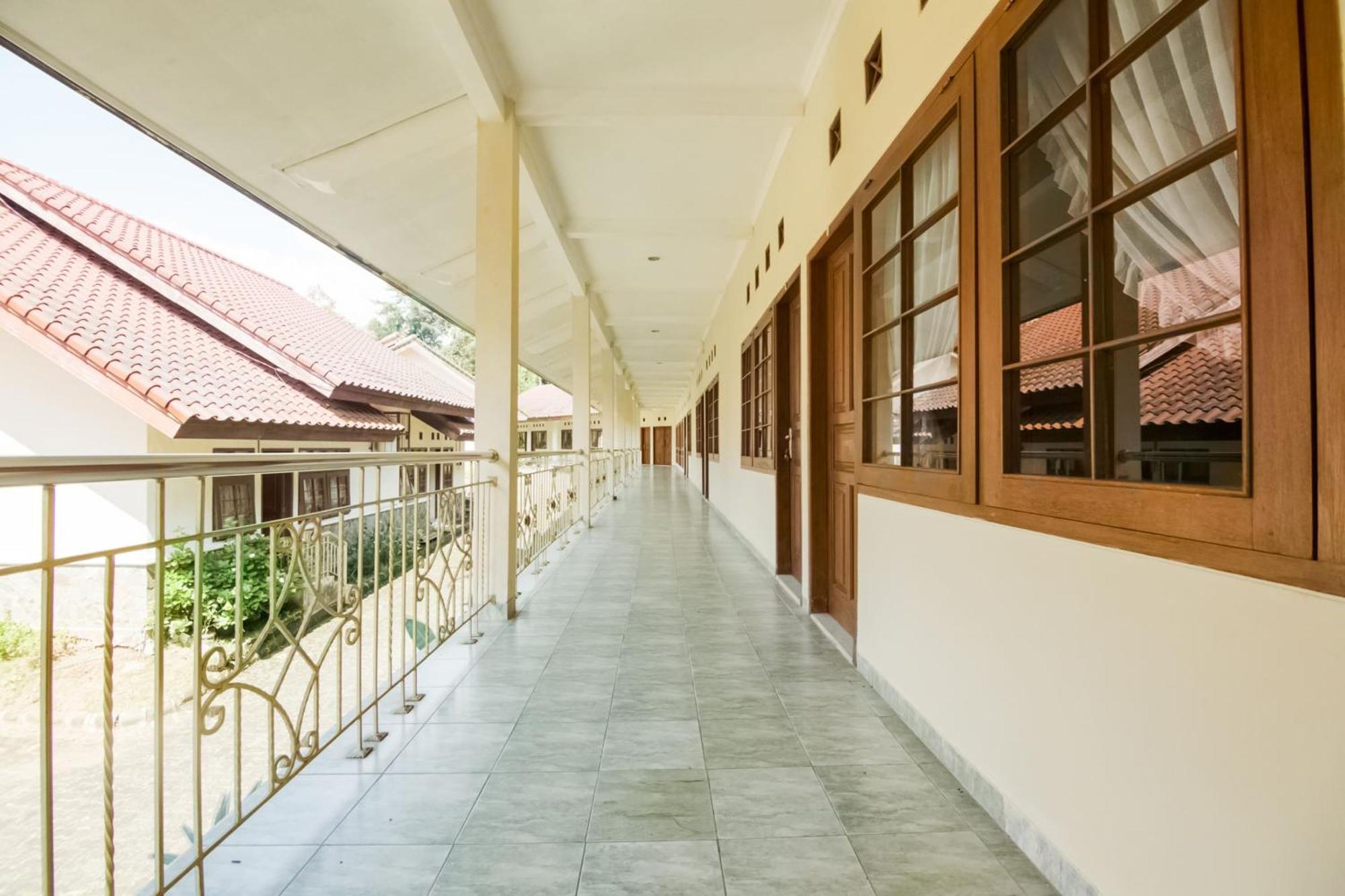 Wisma Langen Werdhasih Semarang Extérieur photo